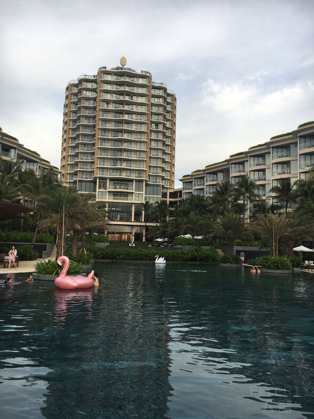 贝林厄姆兄弟前往西班牙度假好友一同前往的简单介绍 第1张 贝林厄姆兄弟前往西班牙度假好友一同前往的简单介绍 第1张