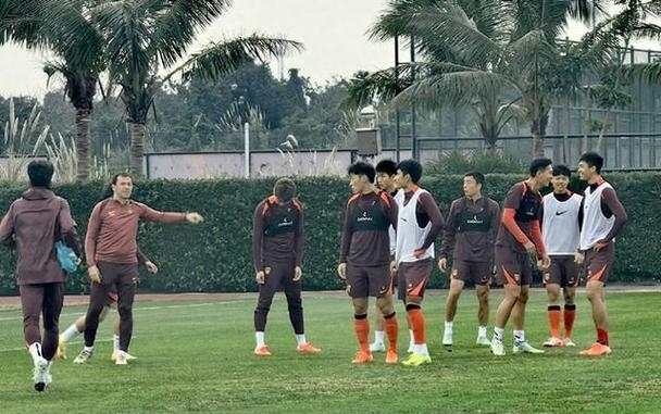 记者:国足进行定位球特训课备战18强赛的简单介绍 第2张 记者:国足进行定位球特训课备战18强赛的简单介绍 第2张