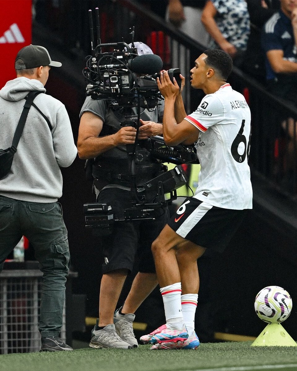 阿诺德遭利物浦球迷嘘声安菲尔德球场反应激烈的简单介绍 第2张 阿诺德遭利物浦球迷嘘声安菲尔德球场反应激烈的简单介绍 第2张