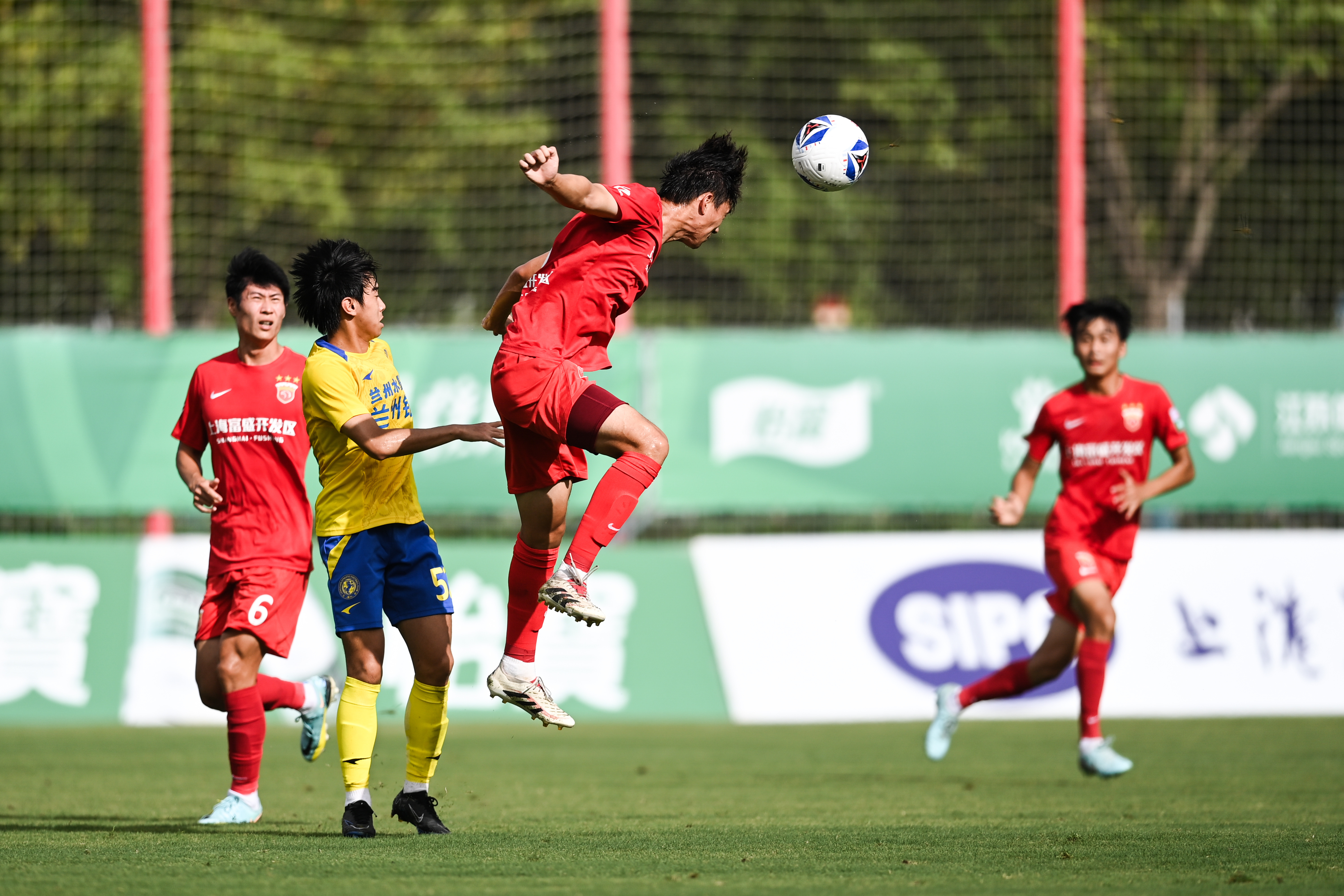 中超河南队1-3上海海港李新翔破门莱昂纳多传射建功的简单介绍 第1张 中超河南队1-3上海海港李新翔破门莱昂纳多传射建功的简单介绍 第1张