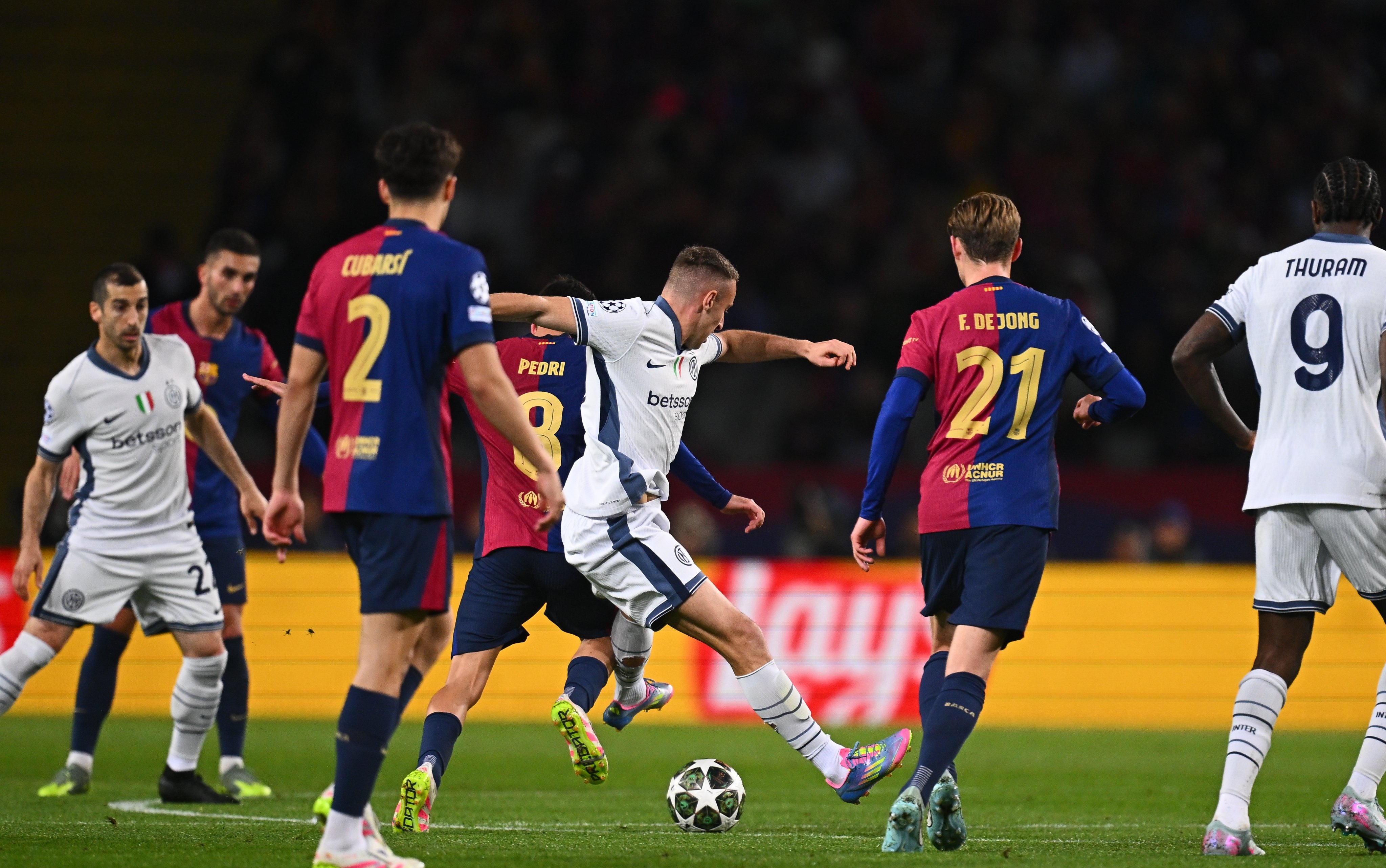 关于林加德和亚马尔赛后交换球衣巴萨与首尔FC进行热身赛的信息  第1张