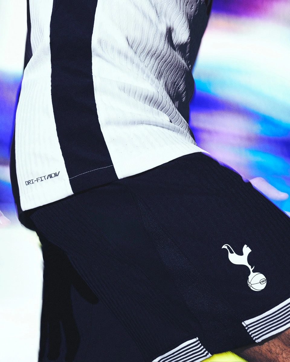 包含热刺新赛季主场球衣发布延续上赛季的设计的词条  第1张