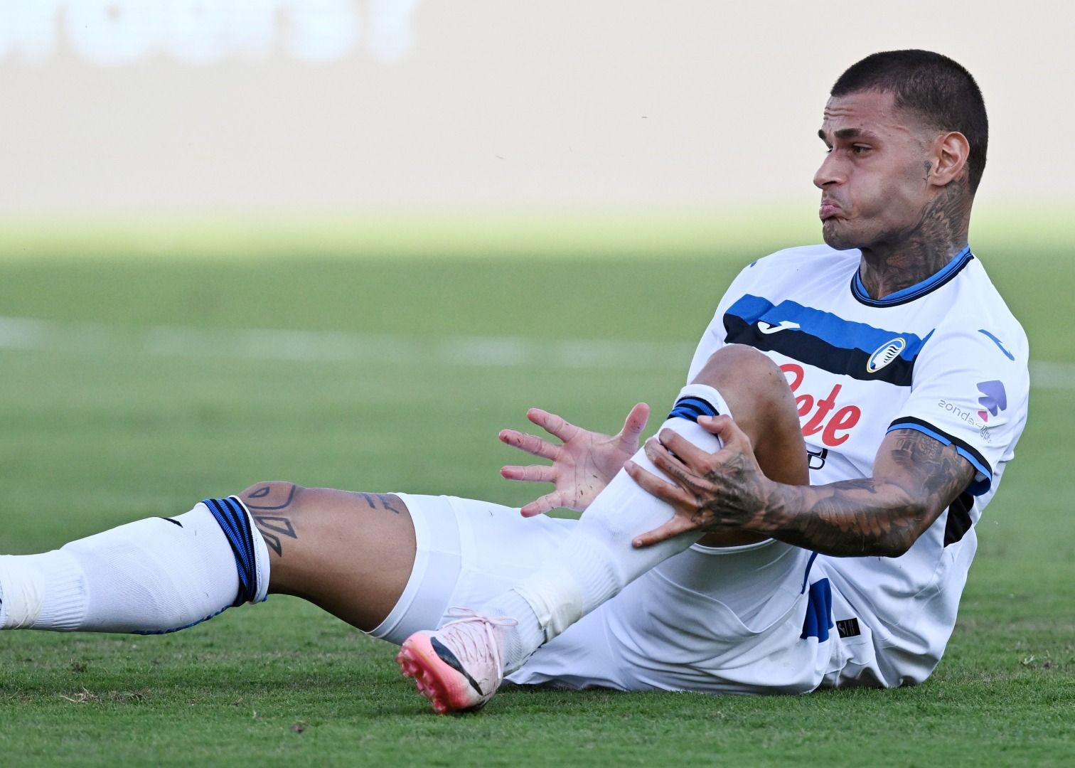 申花：米内罗预计伤缺4个月右腿股直肌肌腱4C级损伤的简单介绍  第1张