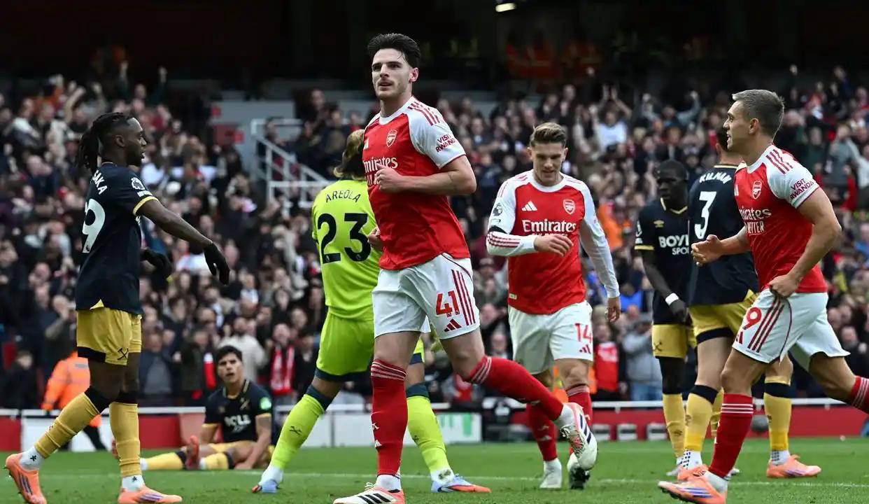 曼联狂轰22脚难破门曼联主场不敌阿森纳  第1张