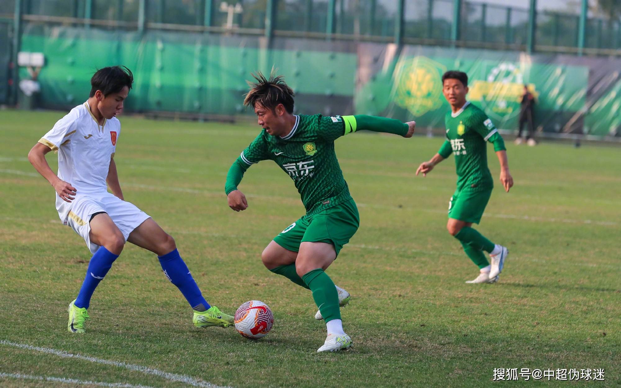 包含中超梅州客家0-4北京国安法比奥戴帽方昊单刀建功的词条