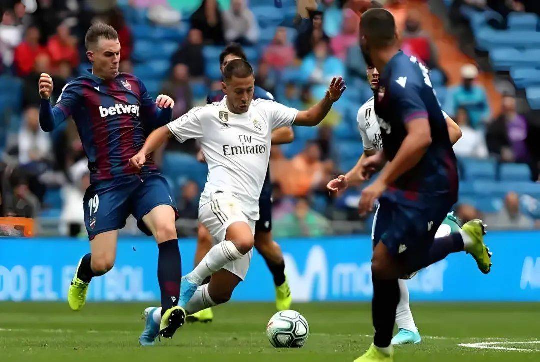 关于世俱杯最新赛况:十人皇马3-1帕丘卡皇马迎来首胜的信息 第2张 关于世俱杯最新赛况:十人皇马3-1帕丘卡皇马迎来首胜的信息 第2张