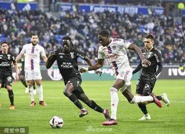 包含法甲里昂VS斯特拉斯堡前瞻预测斯特拉斯堡高居积分榜第三的词条  第1张