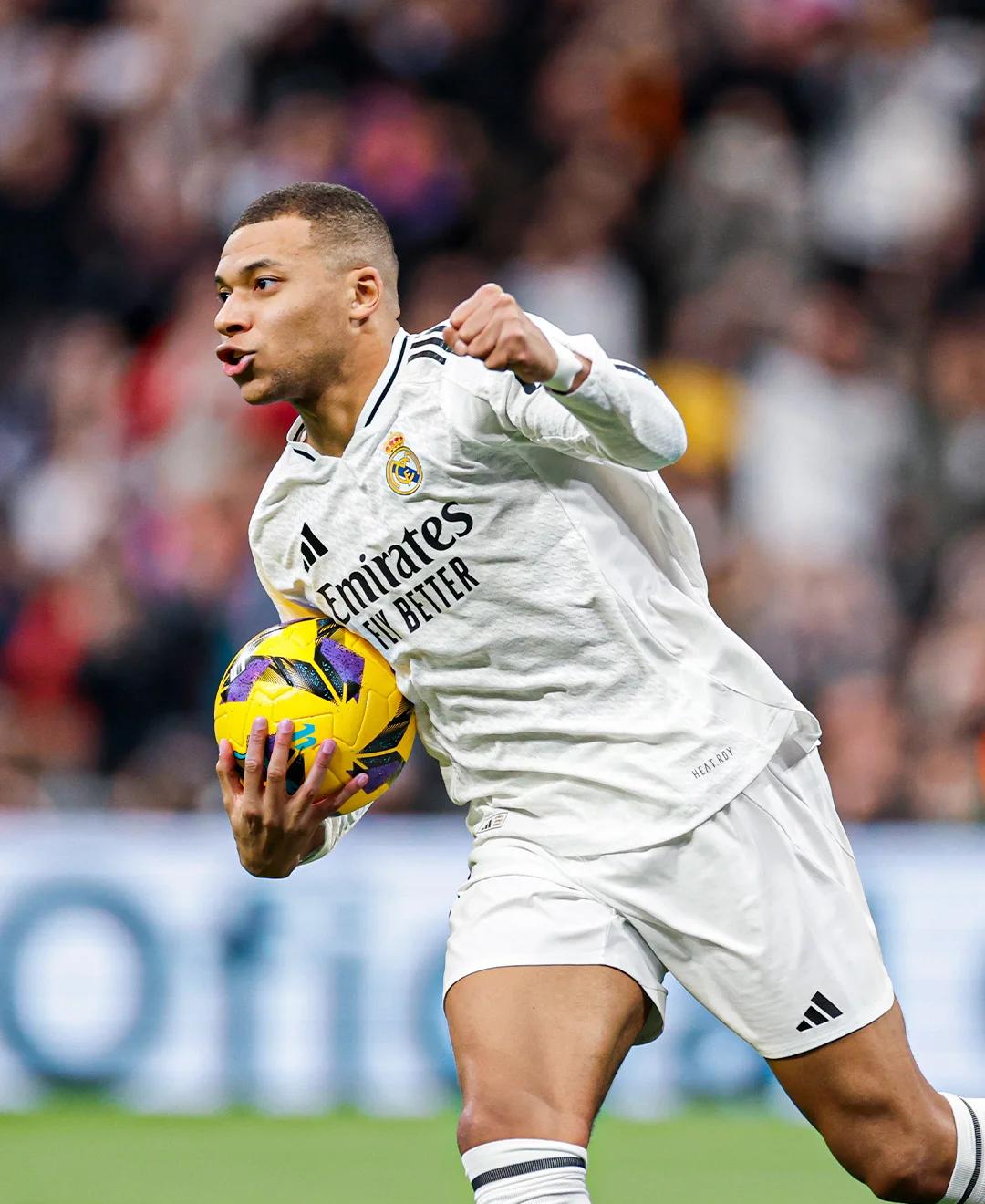 姆巴佩晒照庆祝身穿皇马10号球衣此前属于莫德里奇的简单介绍  第1张