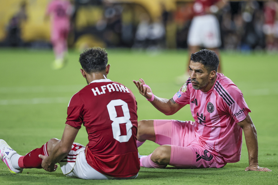 包含奥克兰城球迷抗议国际足联世俱杯悬殊比分引发众怒的词条