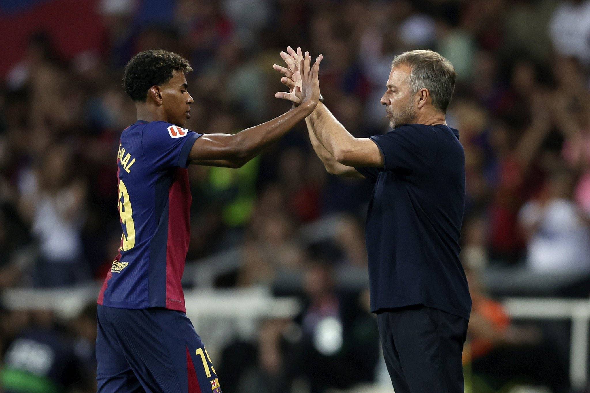 包含内马尔为红牌道歉并对首张黄牌感到不满的词条