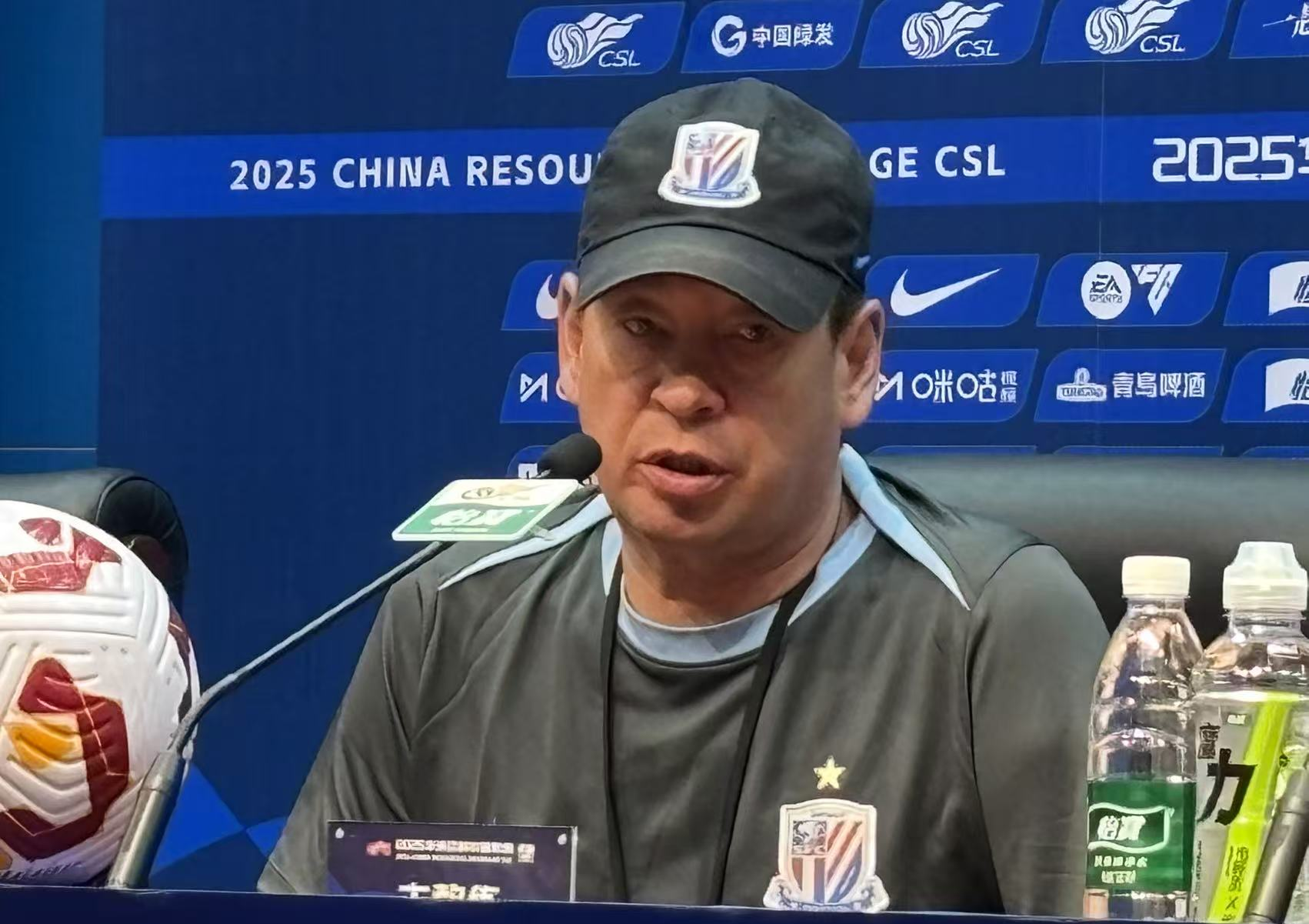 关于记者：朱辰杰随申花前往深圳球员在国家队受伤的信息