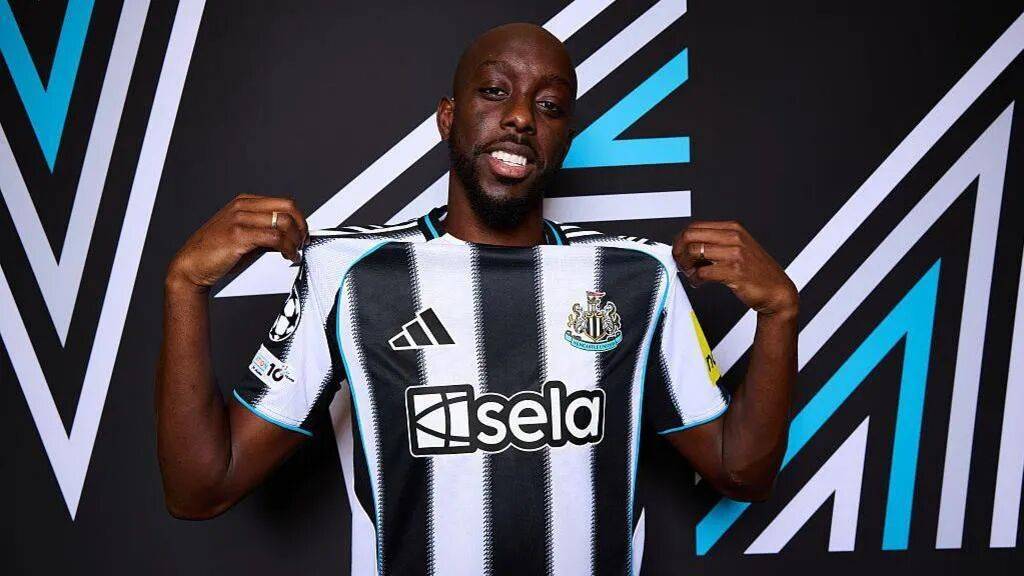 关于伊萨克不满纽卡未兑现加薪承诺球员希望寻求转会的信息  第1张