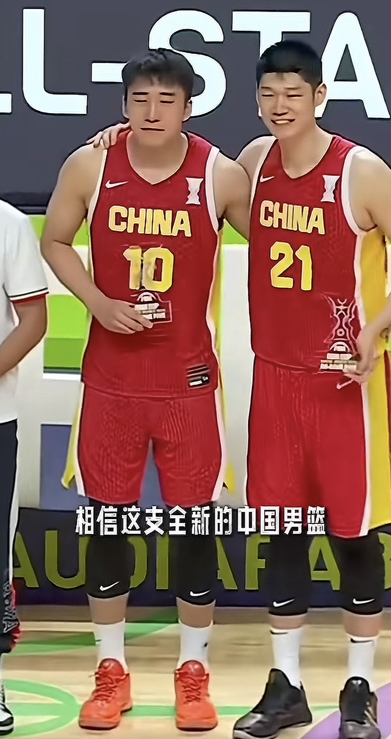 包含王俊杰入选男篮亚洲杯最佳阵容场均13分4.2板的词条  第1张