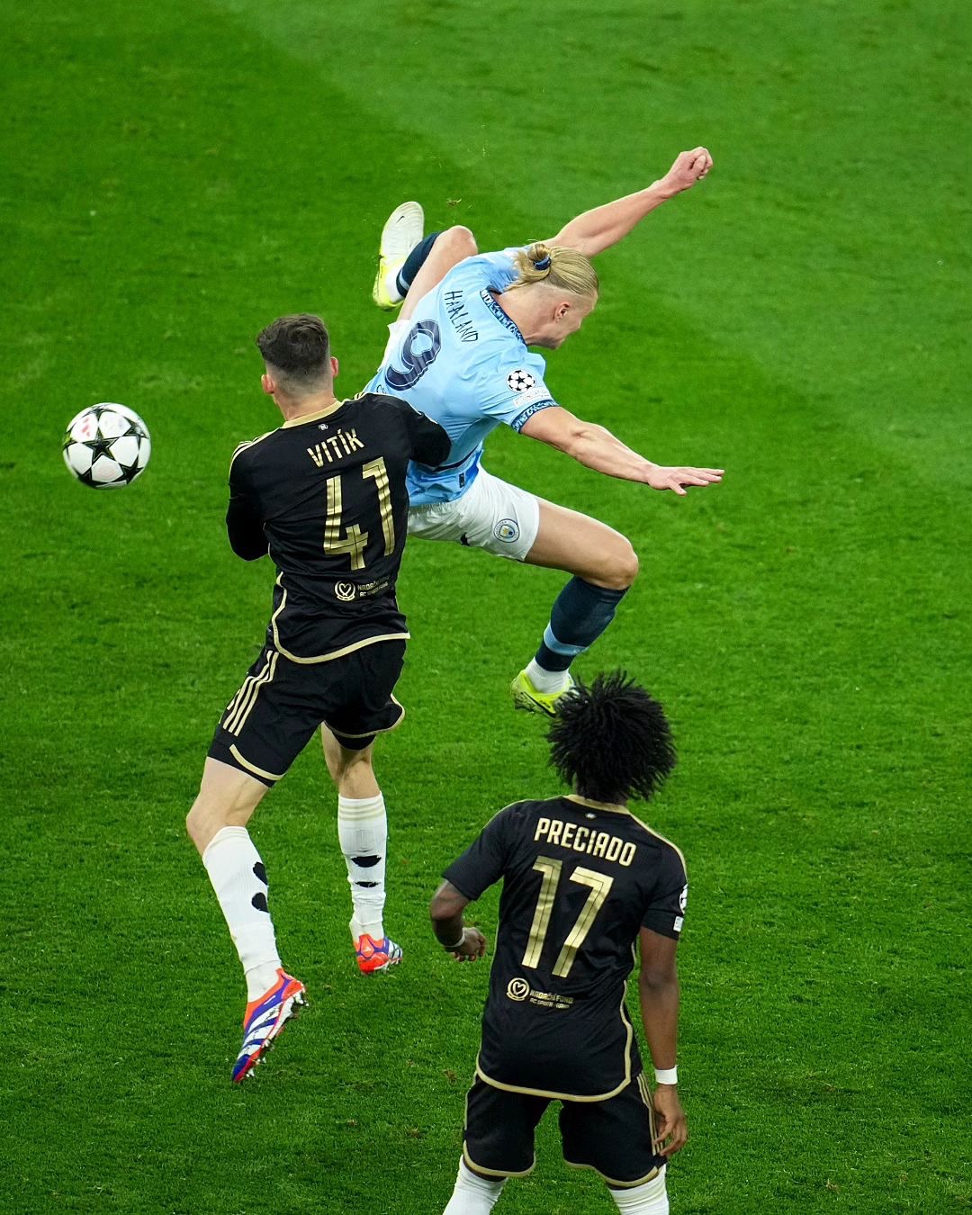 哈兰德进球效率超梅西C罗打进生涯第300球的简单介绍