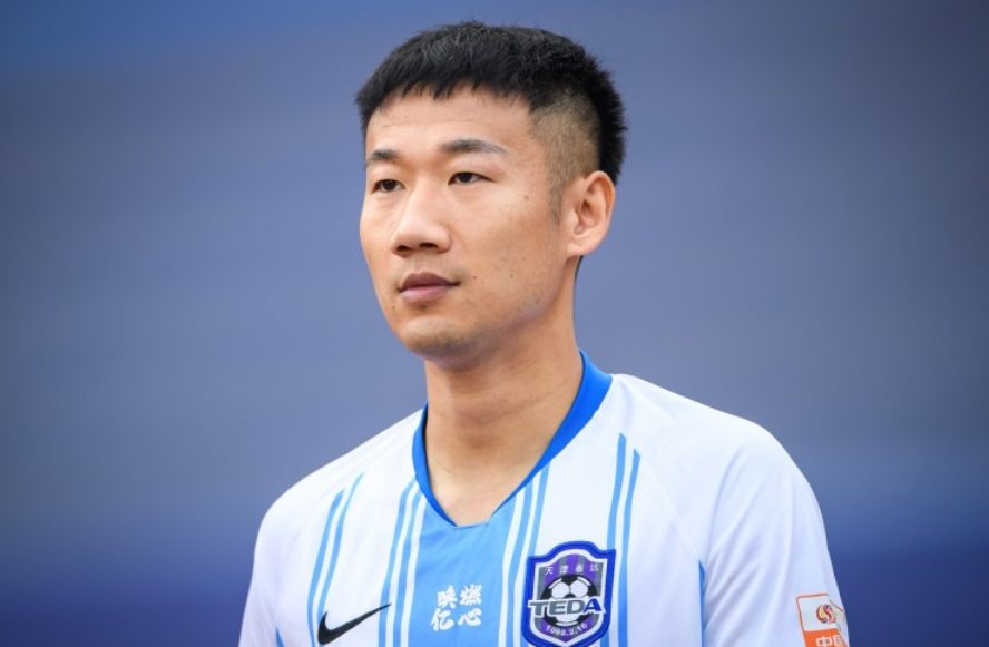 包含前泰达球员荣昊公开致歉因涂黑泰达队徽的词条