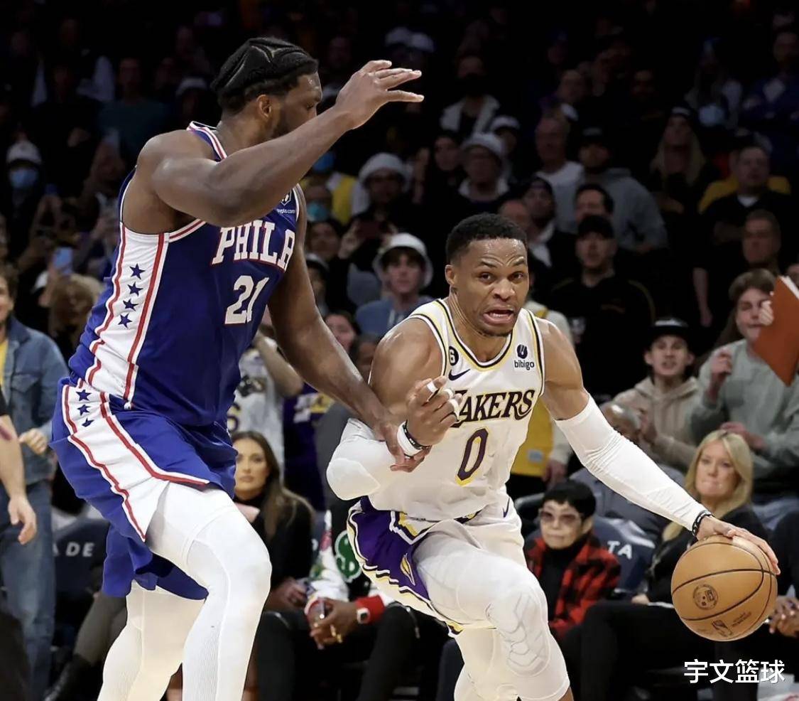 关于皇萨赛后裁判报告：卢宁红牌皇马巴萨赛后爆发冲突的信息  第1张