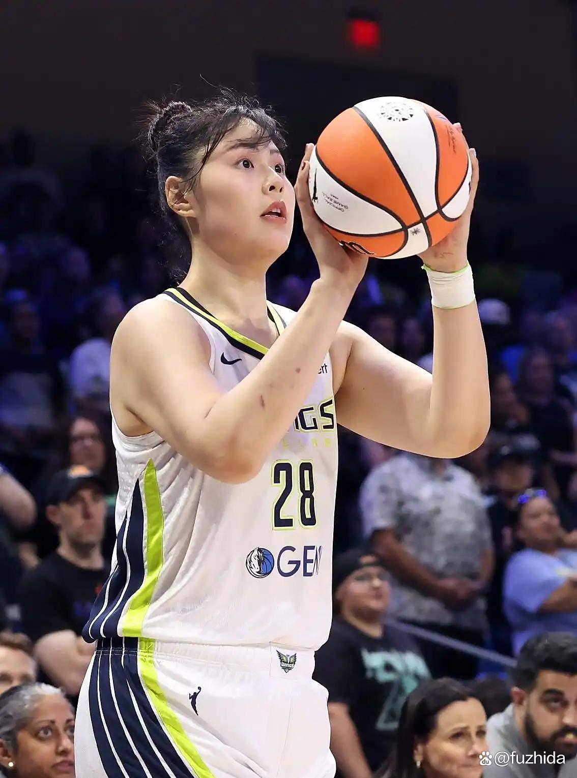 李月汝回应申请交易直言上场时间不够的简单介绍  第1张